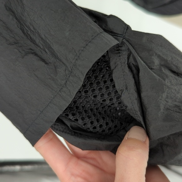 Lululemon Hooded Windbreaker Jacket Black 4 athletic outdoors sporty gym workout - Picture 5 of 10